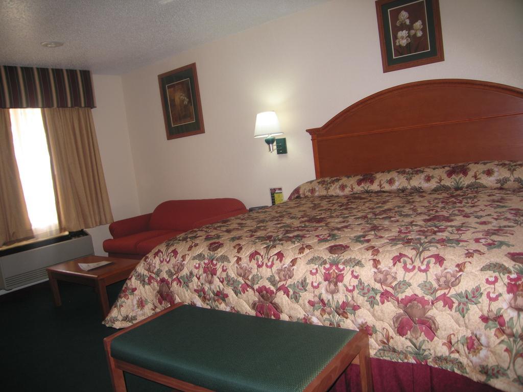 Americas Best Value Inn Lubbock East Exterior foto