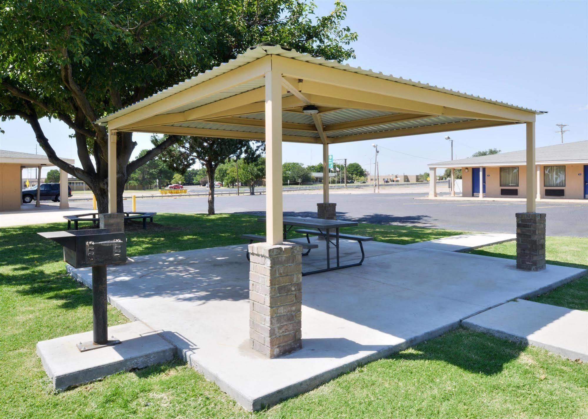 Americas Best Value Inn Lubbock East Exterior foto