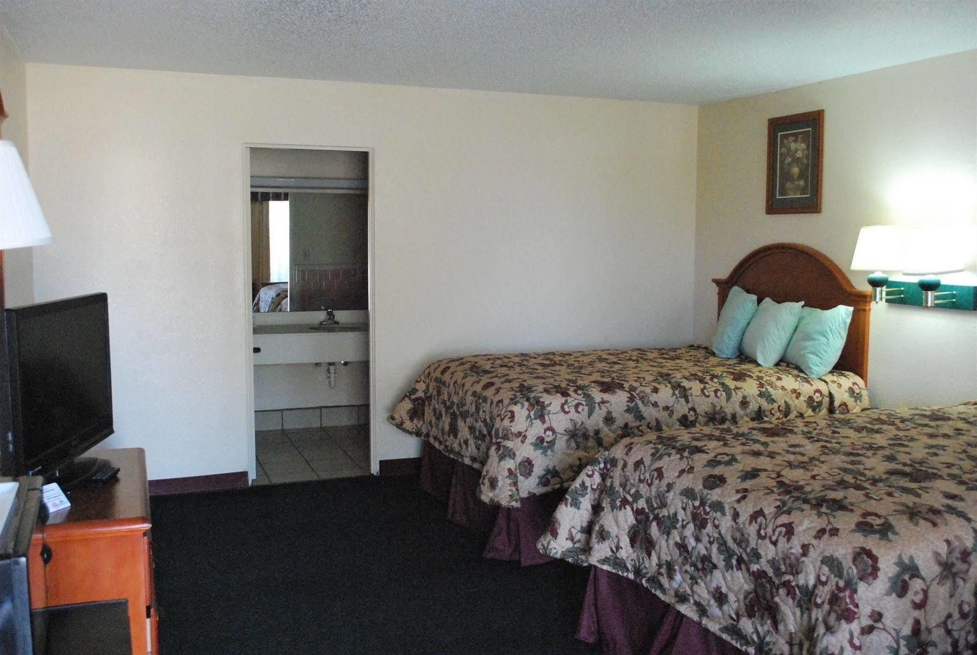 Americas Best Value Inn Lubbock East Exterior foto