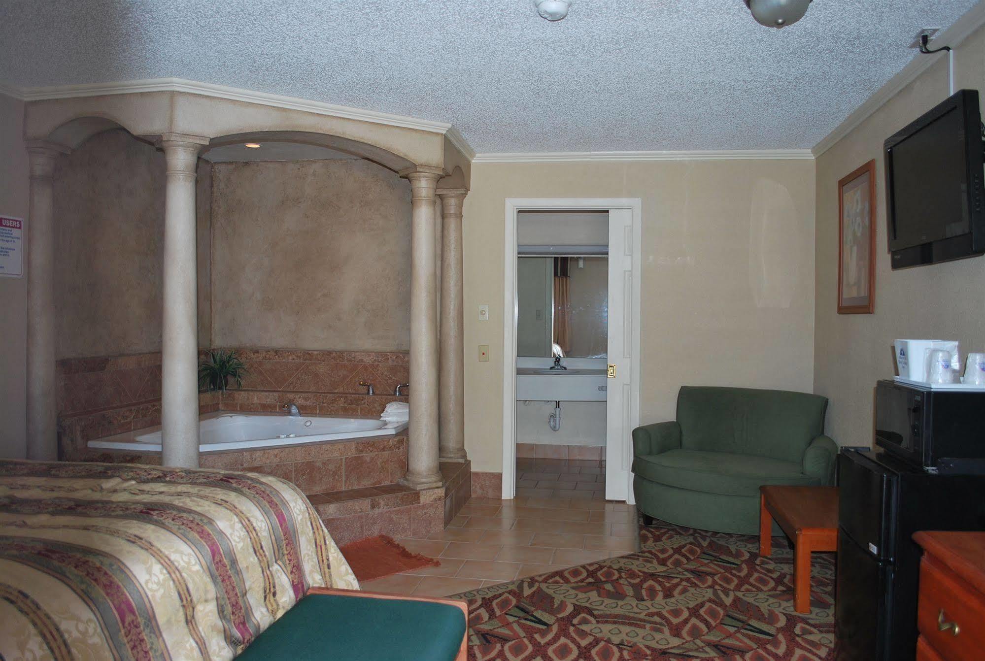 Americas Best Value Inn Lubbock East Exterior foto