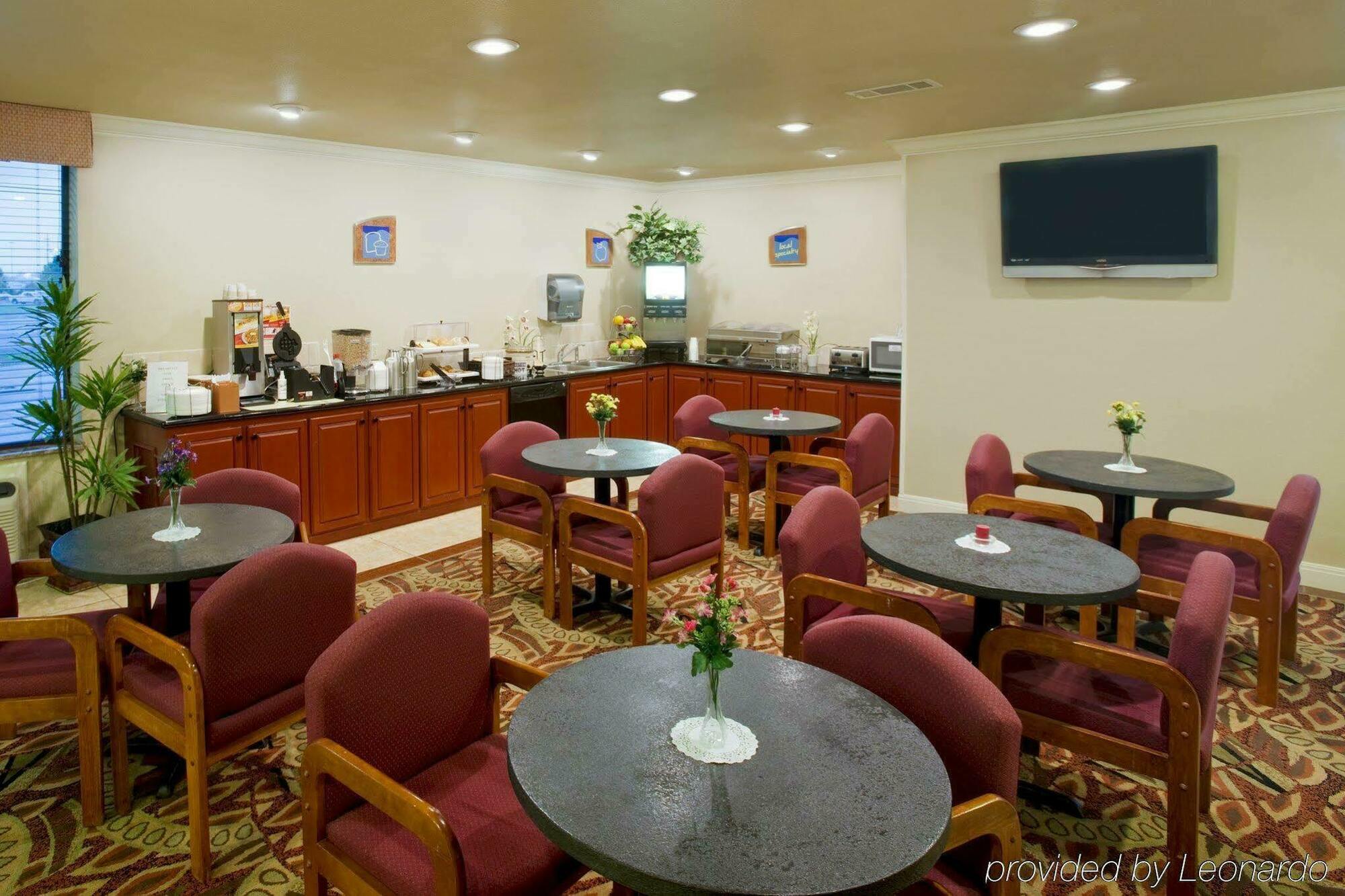 Americas Best Value Inn Lubbock East Exterior foto